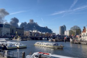 Amsterdame – milžiniškas gaisras: kilo juodi dūmų stulpai, gyventojams skubiai išsiųsti įspėjimai