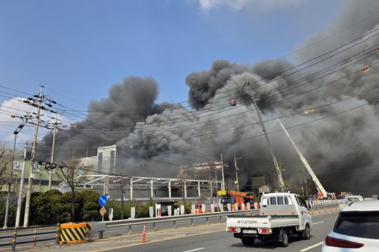 Siaubingas gaisras Pietų Korėjos automobilių gamykloje: žuvo 14 žmonių, yra sužeistų