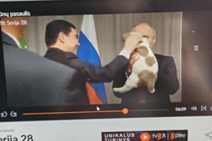TV3 televizijos laidoje – su šuniuku besišypsantis V. Putinas ir Rusijos vėliavos