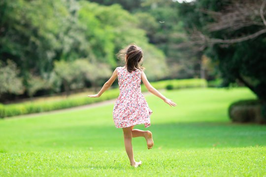 Po žiemos veja atrodo prastai? Padėti gali šis paprastas triukas