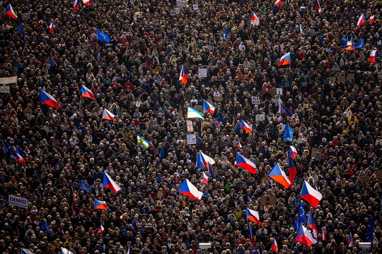 Tūkstančiai čekų protestavo prieš A. Babišo vyriausybę