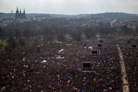 Tūkstančiai čekų protestavo prieš A. Babišo vyriausybę
