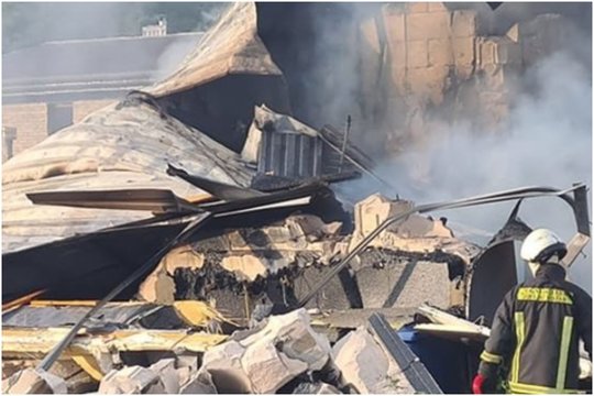 Galingas sprogimas Kauno rajone: kuro gamybos įmonėje išgriuvo 100 kv. m. siena, sužeistas darbuotojas