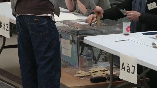 Merų rinkimai Prancūzijoje: kairieji gina didmiesčius, dešinieji laukia proveržio
