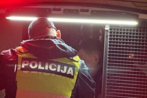 Daugiabučio kieme Kaune kilo muštynės, grasinta susidorojimu