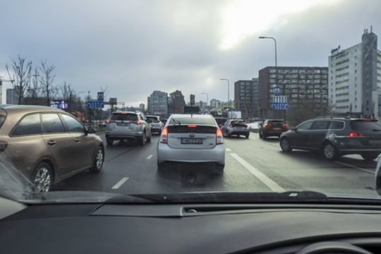 Siekia sutramdyti šiuos vairuotojus: grėstų ir laisvės atėmimo bausmė