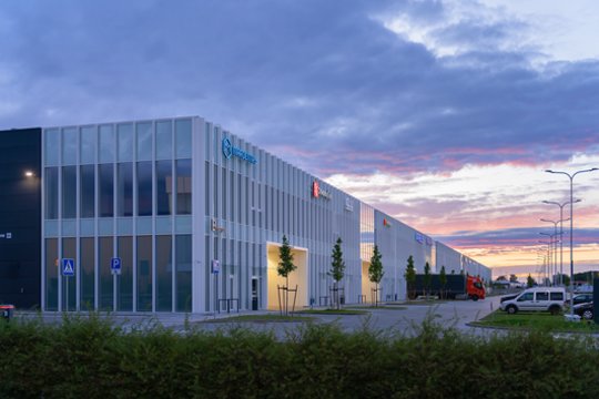 Survey: businesses give their efficiency a 7 out of 10 and see biggest potential in infrastructure