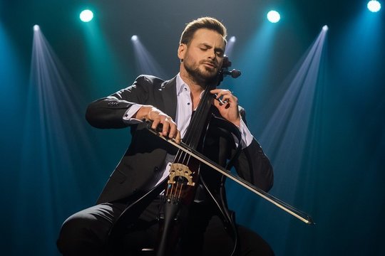 Po skandalo ir atšaukto koncerto – netikėtas violončelininko S. Hauserio žingsnis