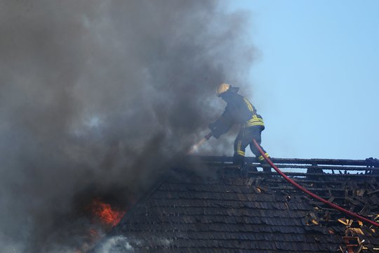 Per savaitgalį kilę gaisrai nusinešė dviejų žmonių gyvybę