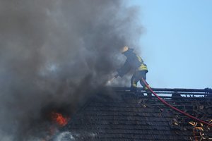 Per savaitgalį kilę gaisrai nusinešė dviejų žmonių gyvybę