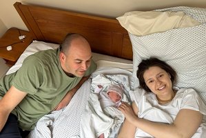 „Atima teisę rinktis, kur gimdyti“: šeimos stoja ginti Kauno Krikščioniškųjų gimdymo namų