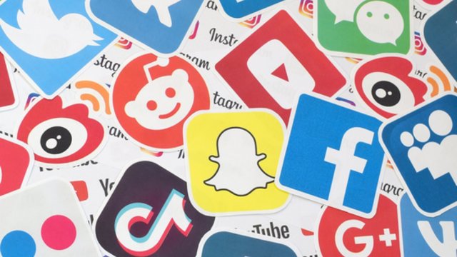Milijonai rusų įkalinti informacijos burbule: blokuojamos populiarios platformos