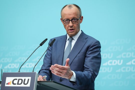 F. Merzas sureagavo į D. Trumpo žingsnį Irane: „Esu dėkingas“