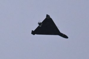 Liudytojas apie galimai nukritusį droną: prižadino garsas, panašus į „Shahed“, netrukus pasigirdo sprogimas