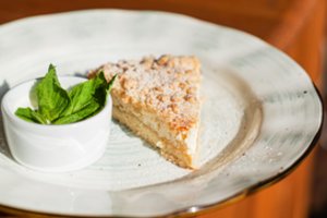 Varškės apkepas keptuvėje – be jokio vargo: iškeps neįtikėtinai purus ir sultingas