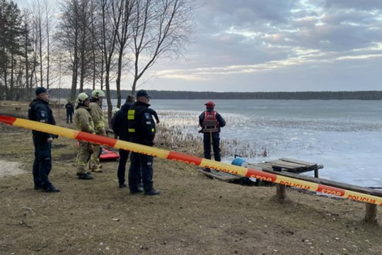 ELTA glaustai: valstybės sieną galimai kirtęs dronas ir A. Lukašenkos sprendimas išleisti sulaikytus Lietuvos vilkikus
