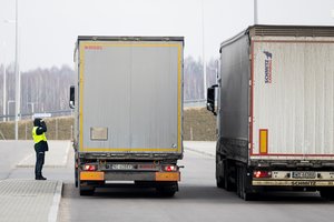 Į Lietuvą iš Baltarusijos grįžo pirmieji vilkikai