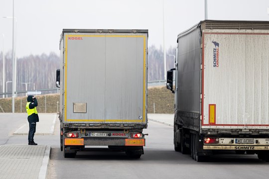 Į Lietuvą iš Baltarusijos grįžo pirmieji vilkikai