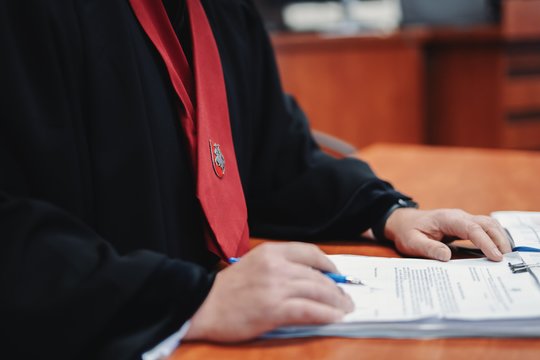 Į teismą siunčiamas baltarusis, sukčių nurodymu rinkęs pinigus iš apgautų žmonių