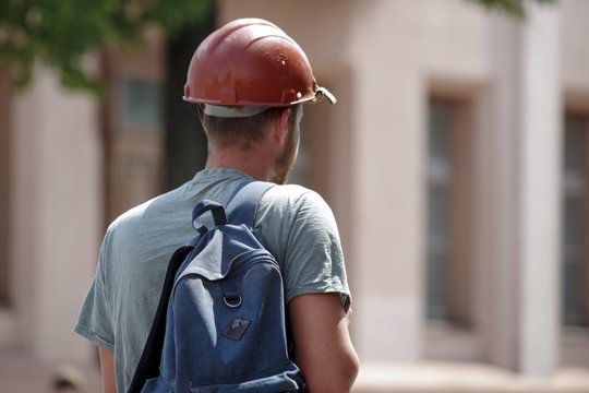 Profesinės mokyklos atgimsta: stipendijos ir atlyginimai neatsilieka nuo universitetų, o įranga – moderniausia