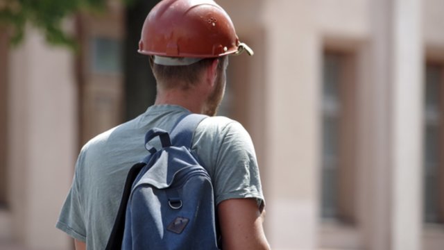 Profesinės mokyklos atgimsta: stipendijos ir atlyginimai neatsilieka nuo universitetų, o įranga – moderniausia