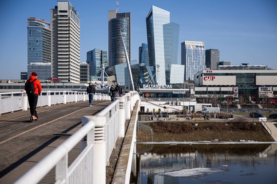 Sinoptikai dalijasi prognozėmis: dangų temdys debesys, vietomis pasirodys lietus