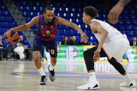 „Barcelona“ Eurolygoje pritrėškė šansus žaisti atkrintamuosiuose mačuose praradusią „Anadolu Efes“