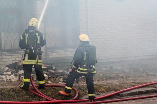 Gaisras Kauno rajone: liepsnos nuniokojo poilsio sodybą