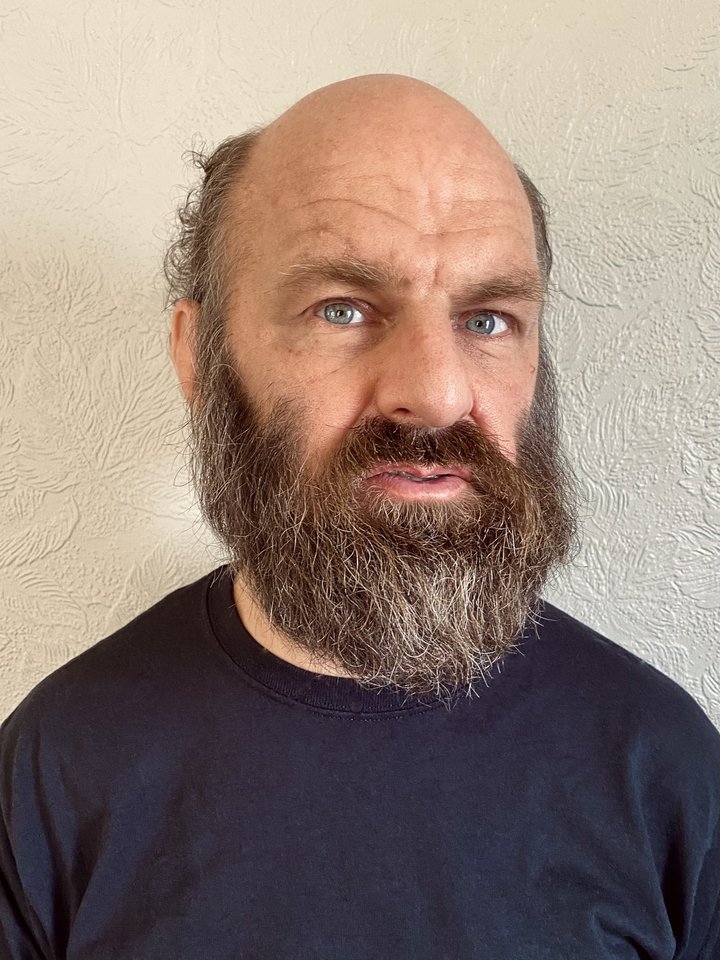 chik white labiausiai žinomas dėl savo pasirodymų su dambreliu, bet jo kūryba apima balsą, „nose flutes“, ragus, lūpinę armonikėlę, gitarą bei videomeną.