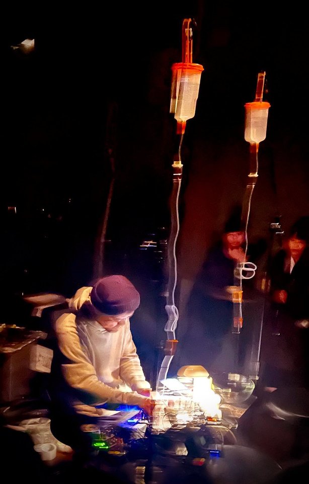 T.Kawaguchi veikia tiek improvizacijos, tiek garso meno srityse.