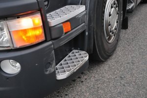 Šiaulių rajone iš sunkvežimio bako pavogta 240 litrų dyzelino