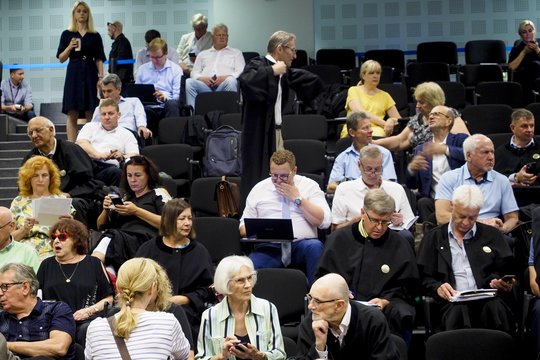 Riaušių byla: nuteistųjų gynėjai nesutinka, kad jų ginamiesiems būtų priteistos išlaidos už advokatus