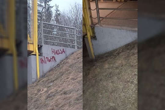 Ant pėsčiųjų tilto virš judraus kelio – baltarusiškas užrašas