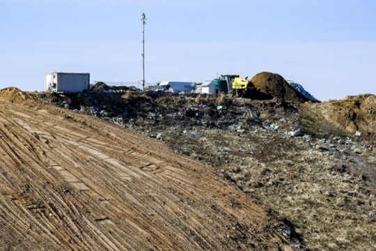 Gyventojus ragina likti namie: tarša prie Kazokiškių savartyno išlieka padidėjusi