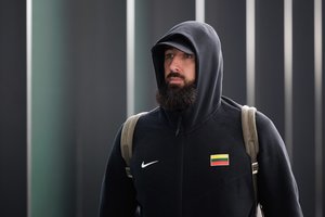 Tęsiasi J. Valančiūno „Švilpiko diena“ – lietuvis ir vėl nepakilo nuo suolo