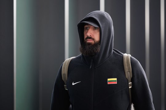 Tęsiasi J. Valančiūno „Švilpiko diena“ – lietuvis ir vėl nepakilo nuo suolo