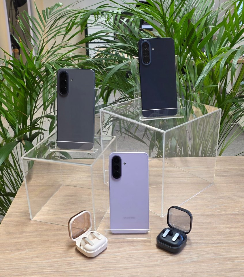 Kovo 25 d. bendrovė „Samsung“ pristatė naujausius „Galaxy A“ serijos išmaniųjų telefonų modelius – „Galaxy A57 5G“ ir „Galaxy A37 5G“.<br> „Samsung“ nuotr.