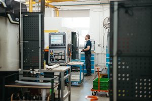 Kai specialistų trūksta, įmonės juos augina pačios: kaip „Stevila“ ugdo talentus per pameistrystę