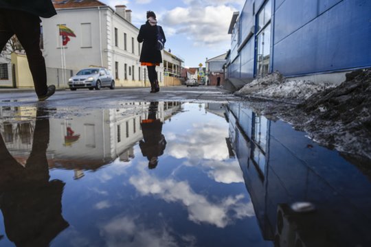 Kėdainiuose – šokiruojanti situacija: pusantro mėnesio be vandens gyvenę žmonės sulaukė sąskaitų ir grasinimų