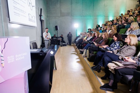 Nepatogumai dėl skaitymo akinių: pasakė, kas leidžia išvengti „močiutės efekto“