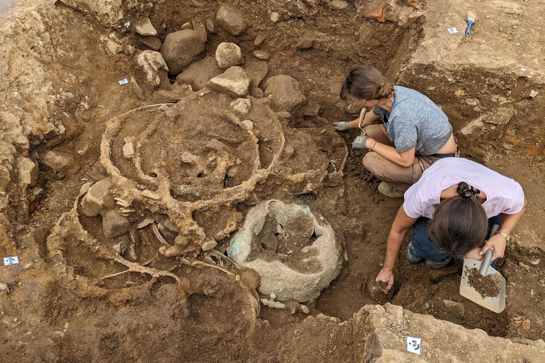 Surasti du milžiniški lobiai – spėja, kad galėjo būti laidojama garsi karalienė
