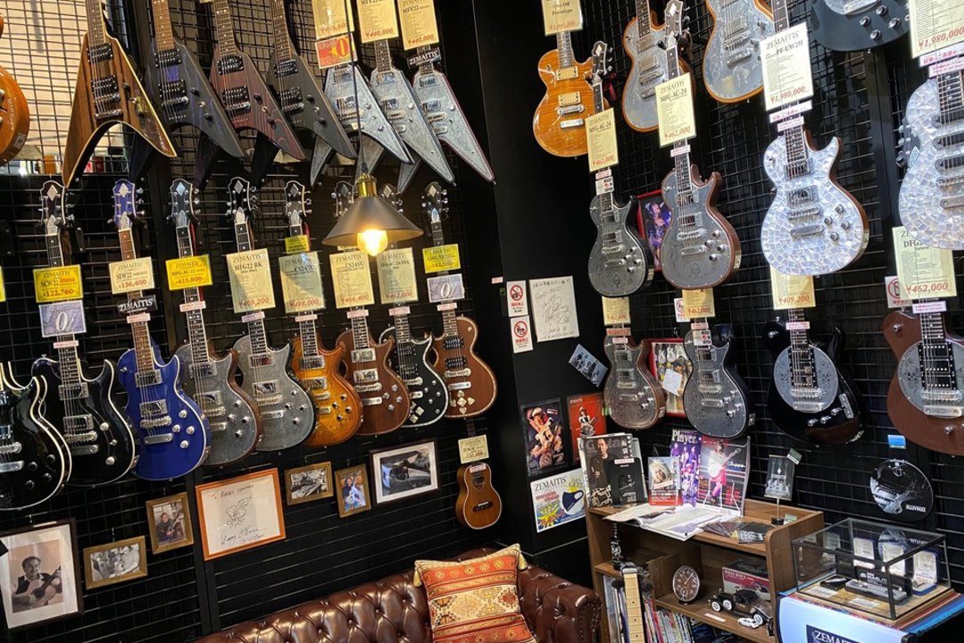 Muziejus įsigijo tris Tony Zemaičio gitaras: meistro instrumentais grojo garsiausi roko atlikėjai