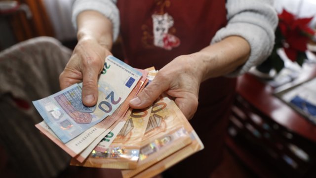 Antros pensijų pakopos fondus drebina nuosmukis: ekonomistas pataria, ką tokiu atveju daryti