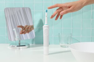 Pavojus, iš kur nesitiki: užsiliepsnojus dantų šepetėliui moteris vos liko gyva