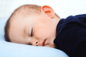 Nelaimė darželyje: 14 mėnesių berniukas mirė dėl darbuotojos klaidos