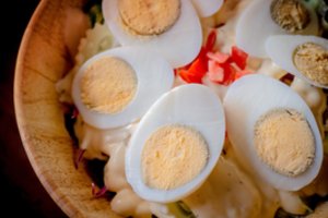 Dietologė perspėja, kada kiaušiniai tampa žalingi ir kodėl jų negalima virti per ilgai 