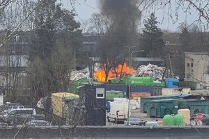 Kauniečiai fiksuoja juodus dūmus: dega sąvartynas