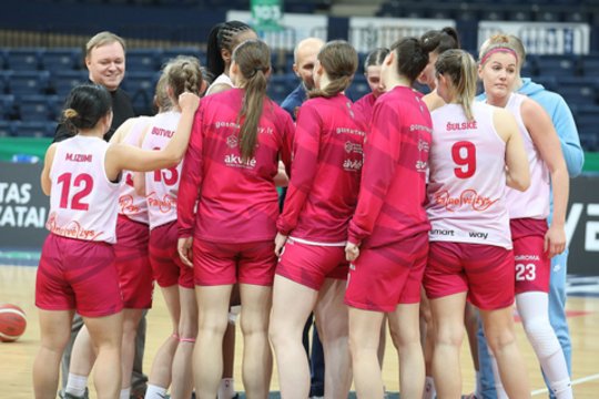 Katastrofą išgyvenantis moterų krepšinio klubas gelbėjamas – žadamos algos, žaidėjos nebus nelegalės