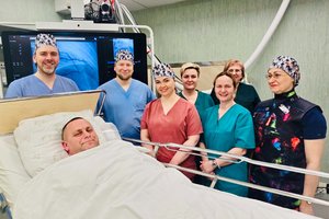 Klaipėdoje – tiesioginė transliacija iš operacinės: užsieniui parodė, kaip atkemša kraujagyslę