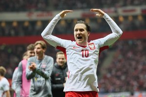 Kovoje dėl pasaulio futbolo čempionato – įspūdingas lenkų įvartis ir ukrainiečių liūdesys